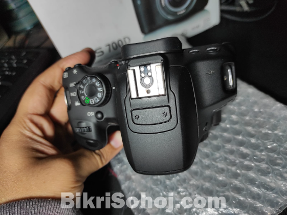 CANON EOS 700D